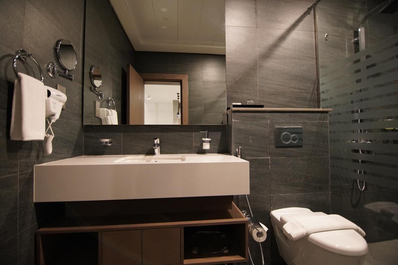 Abar Hotel Apartments Dip-1 Dubai Esterno foto